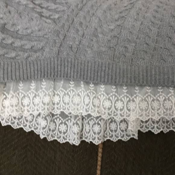 Woman’s sweaters - Picture 2 of 3